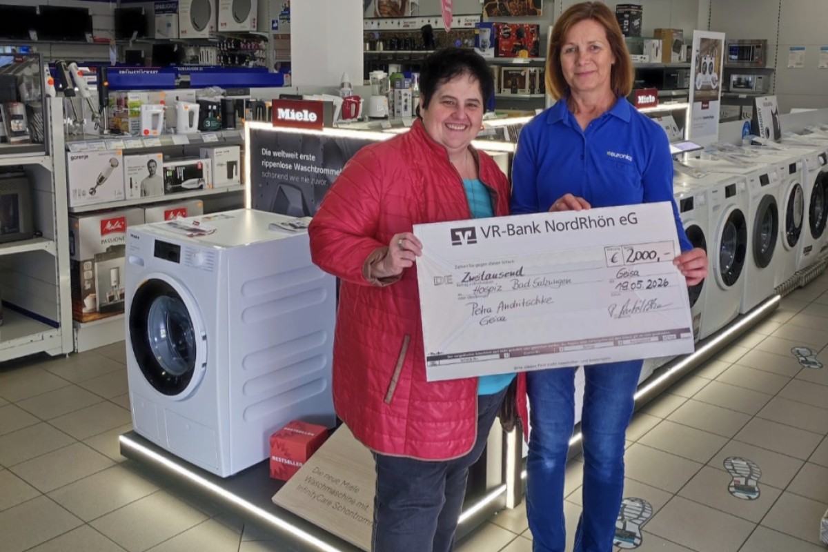Spenden 2000,00 Euro / Frau Andritschke, Inhaberin des Elektro-, Haushaltswaren- und Geschenkartikelhandels